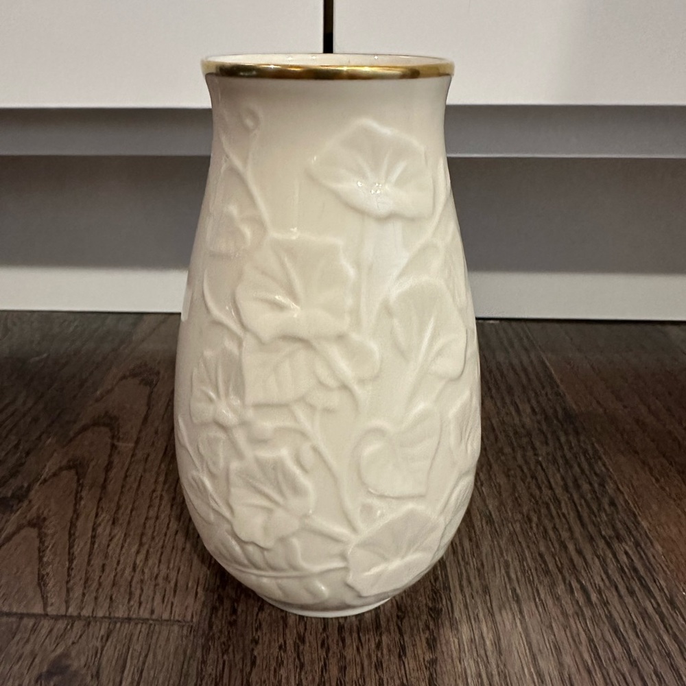 LENOX IVORY VASE WITH EMBOSSED FLOWERS GOLD TRIM 7 in